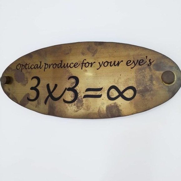 メガネ・サングラス専門店　３Ｘ３＝∞