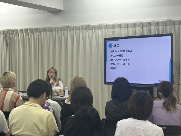株式会社エンターファンズが、将来人気クリエイターを目指す学生に向けて、特別講義「TikTokLIVEの最前線を学ぶ」を実施しました。
