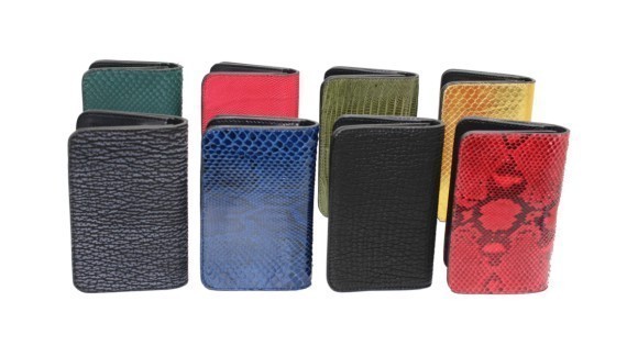 エキゾチックレザーを使ったオールレザーのミドルサイズウォレット