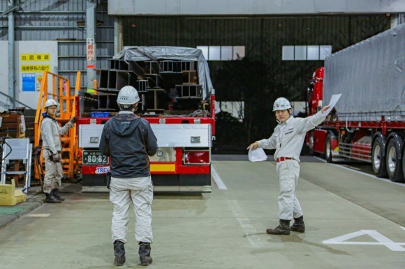 アコーディオン幌シャーシと丸吉ロジ ワンチーム方式の実施