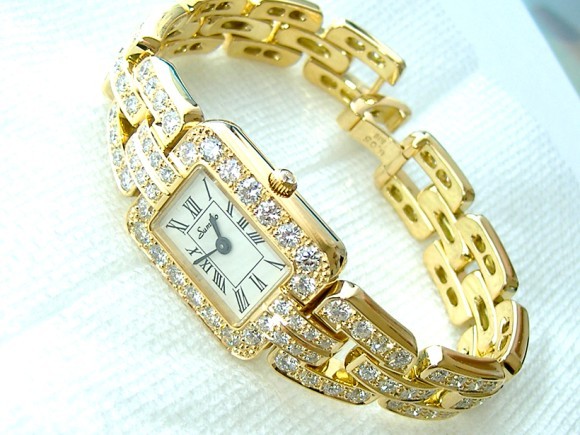 フルオーダーの一点もののハイジュエリー・腕時計（ジュエリーウォッチ）を作らせていただきました。時計盤も手作りの一点ものです。