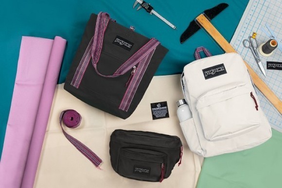 廃棄されていらなくなった衣料品や残反・裁断くずを再利用して作られたサステナブルなコレクション