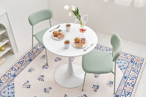 カフェみたいな空間が作れる円形カフェテーブル