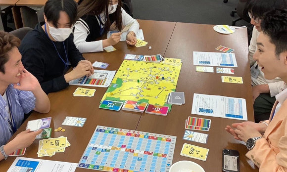 ボードゲームのお披露目会の様子