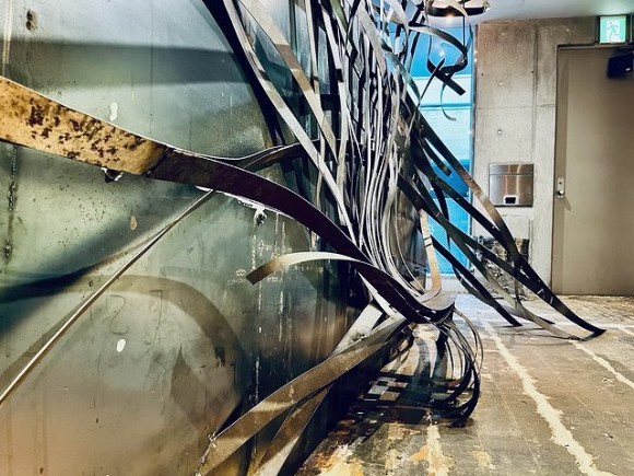 「閉じているけれど守られる」場と「守られないけれど開いている」場を自分の意志で自由に愉しく行き来できる空間