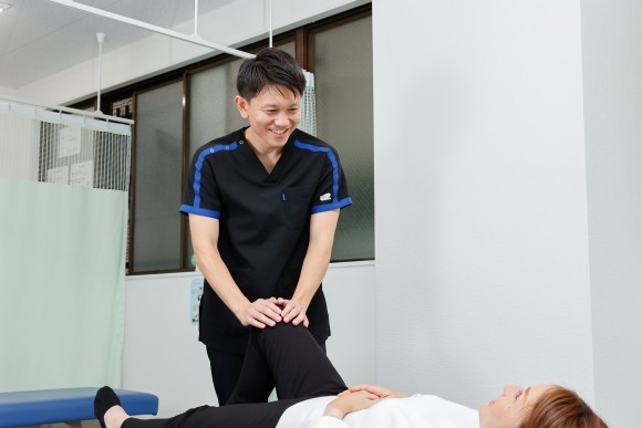 代表による施術シーン