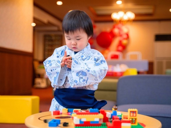 キッズルームで遊ぶお子さま