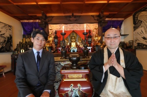 写真左：尾形秀紘マネージャー、写真右：川上一行住職