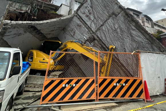 東京都世田谷区で壁が崩落した現地 2023年２月14日撮影