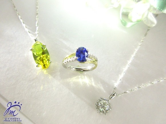 手元にある古いデザインや着けなくなったジュエリーたちを、今風に＆好みのデザインに作り替える「ジュエリーリフォーム（リメイク）」のご紹介です。