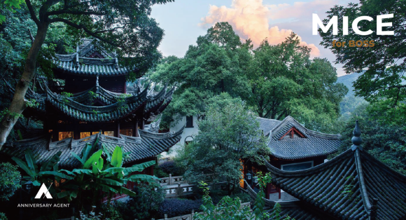 お茶でもてなす中国式ミーティング