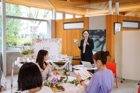 「花の祭典 ～Fukuoka Flower Show Pre-Event～」の最終日企画〈本格Tea Party 〉-ハーブティ講座＆飲み比べ-実施