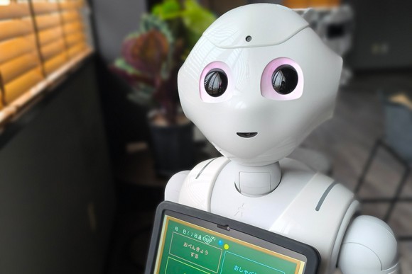 各校で活躍中のPepperが、あの生成AIと出会いました！新Pepper、全力でお仕事準備中！