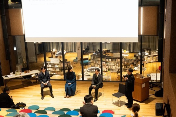 発酵をテーマに事業を運営してきたFARM8は、2023年12月1日、長岡ミライエで「新潟の発酵を科学する」をテーマにトークイベントを開催しました。同日からCFO（最高財務責任者）に就任した鈴木健吾さん、宇宙キャスターの榎本麗美さん、FARMENT8代表取締役の長井隆さんを迎え、パネルディスカッションを行いました。