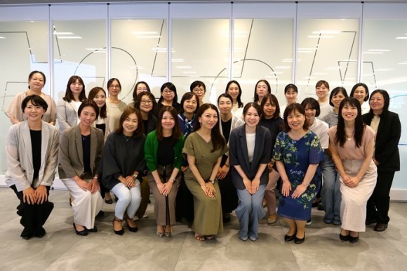 女性のキャリア開発支援のため、８社合同で「クロスメンタリング」の取組を推進