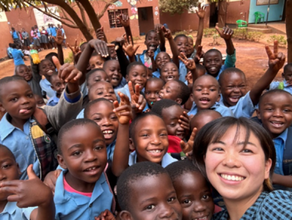 木村さんとマラウイの子どもたち