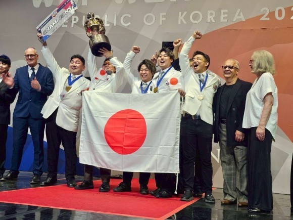 【歴史的快挙】スティールダーツ男子日本代表が世界の頂点に—「WDF世界大会2025」で初優勝！今後も世界での挑戦続く