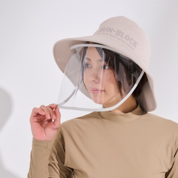 黄砂や花粉など紫外線とともに空気中のほこりなどからも顔を守れるフェイスガード