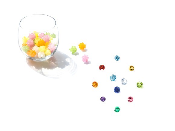 3月3日「ひなまつり」限定キャンペーンを実施します。≪ご予約来店の方＝お菓子をプレゼント≫≪ご成約の方＝金平糖に因んでカラーストーンをプレゼント≫ファミリーリングの方は特に喜ばれています）。ご検討中の方、是非ご利用ください。