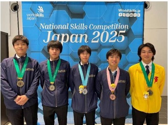 左から鈴木 真都、千葉 大輝、志村 渉、宗像 良人、望月 健太郎