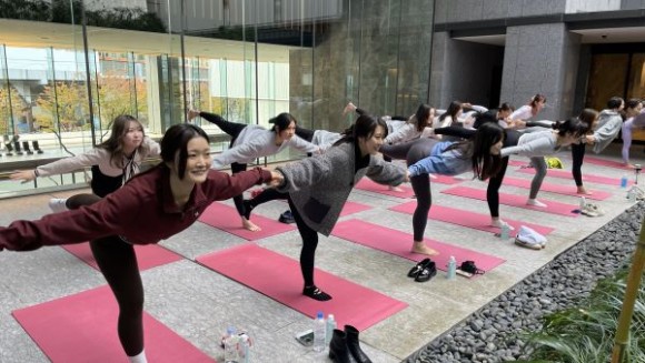 2024年11月9日アスト株式会社主催『ホワイトリボンヨガ』in 東京潮見（東京イーストサイドホテル櫂会）イベント風景